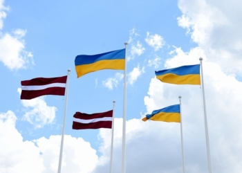 Сейм Латвії постановив віддавати оштрафовані автомобілі Україні, а допомогу українським біженцям продовжили