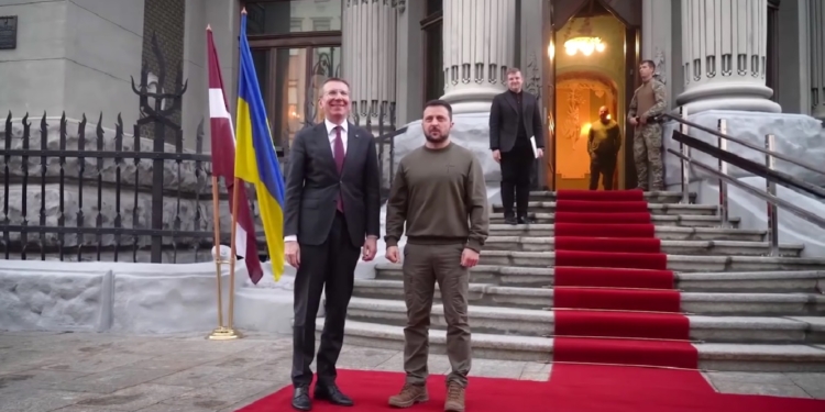 До Києва приїхав президент Латвії (ВІДЕО)