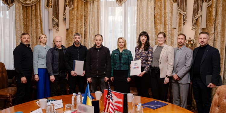 На дільниці від Мостиської до Львова побудують євроколію шириною 1435 мм – підписано Меморандум