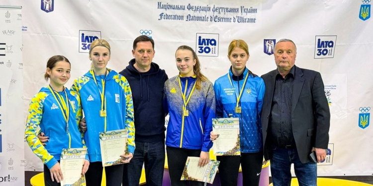 Миколаївські шаблісти здобули медалі на кадетському чемпіонаті України