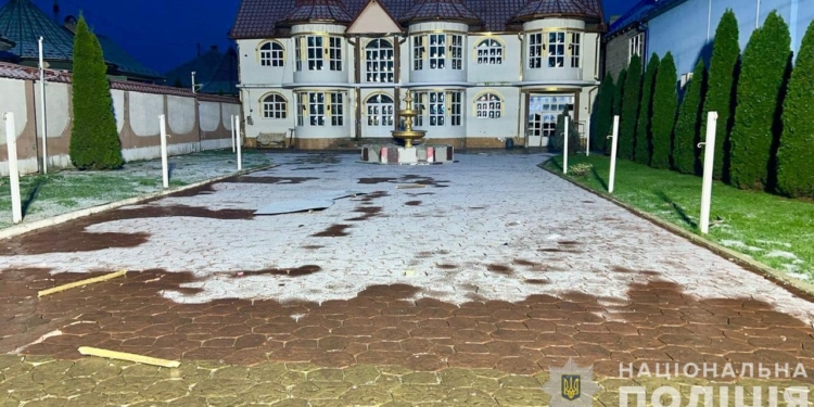 На Закарпатті обирали місцевого “барона” – виборці побилися, одного вбили лопатою (ФОТО, ВІДЕО)