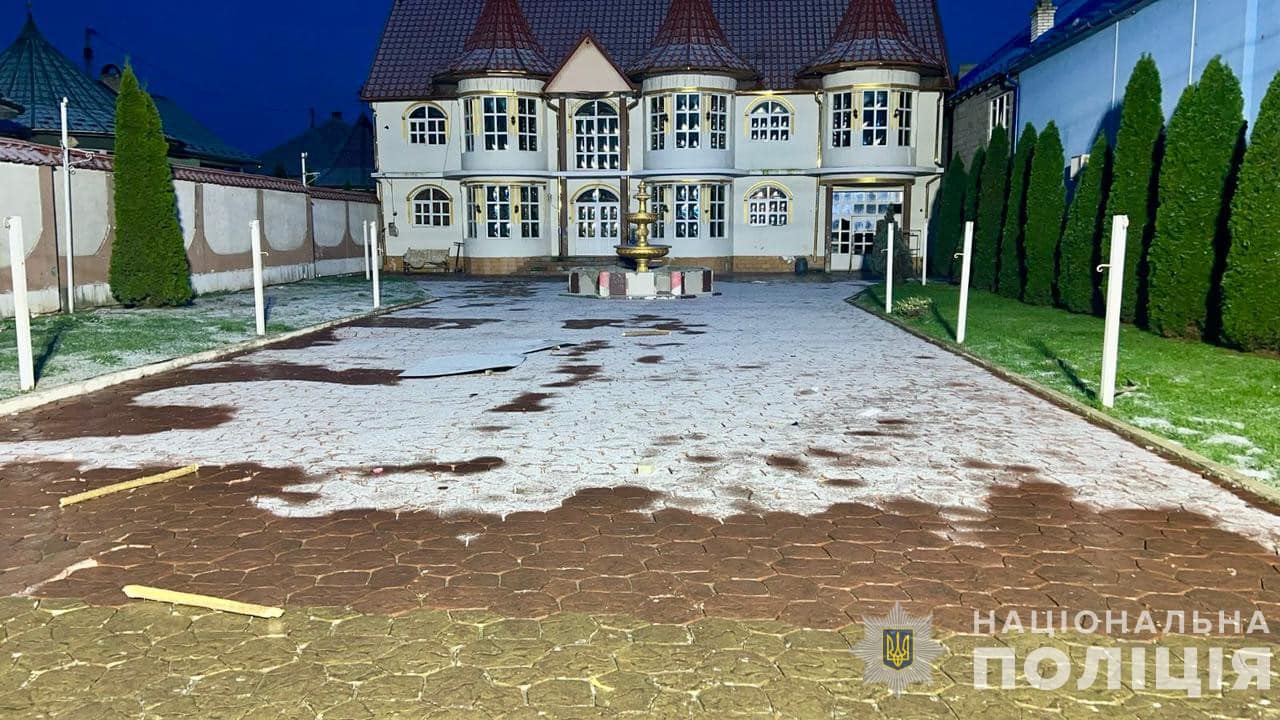 На Закарпатті обирали місцевого “барона” – виборці побилися, одного вбили лопатою (ФОТО, ВІДЕО)