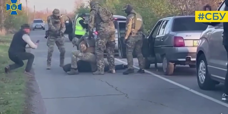 СБУ затримала «крота» фсб, який влаштувався до Запорізької ОВА, щоб «зливати» інформацію про ЗСУ на півдні України (ВІДЕО)