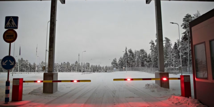 Фінляндія закриває весь кордон із Росією