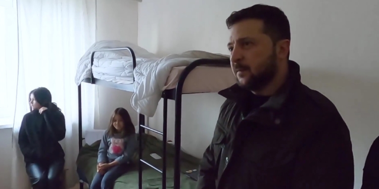 В Одесі Зеленський зустрівся з переселенцями (ВІДЕО)