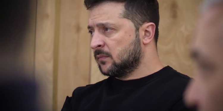 Зеленський провів нараду щодо ліквідації наслідків негоди в 6 областях, зокрема і на Миколаївщині, і доручив прискорити відновлення електропостачання (ВІДЕО)