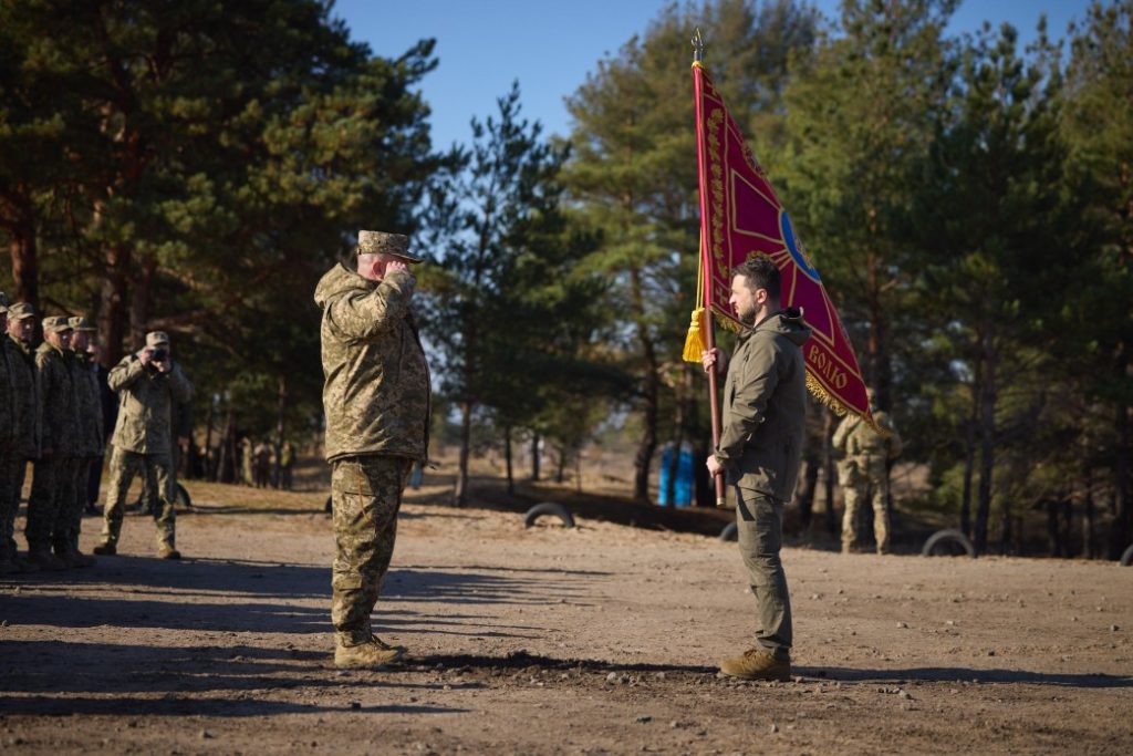 З нагоди Дня ракетних військ і артилерії та Дня інженерних військ Володимир Зеленський вручив державні нагороди захисникам України (ФОТО, ВІДЕО) 12