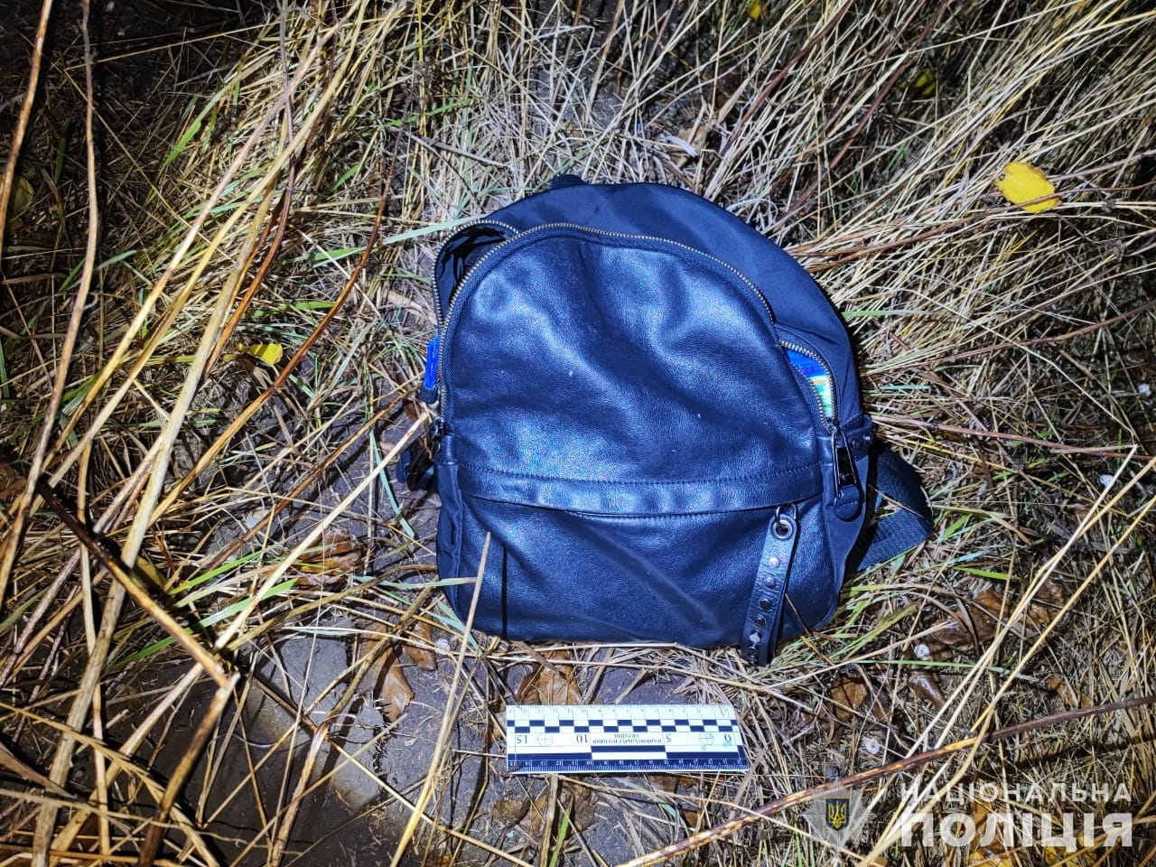 В Миколаєві чоловік забув біля автовокзалу “тривожний” рюкзак зі всіма документами і заощадженнями. Що було далі (ФОТО)
