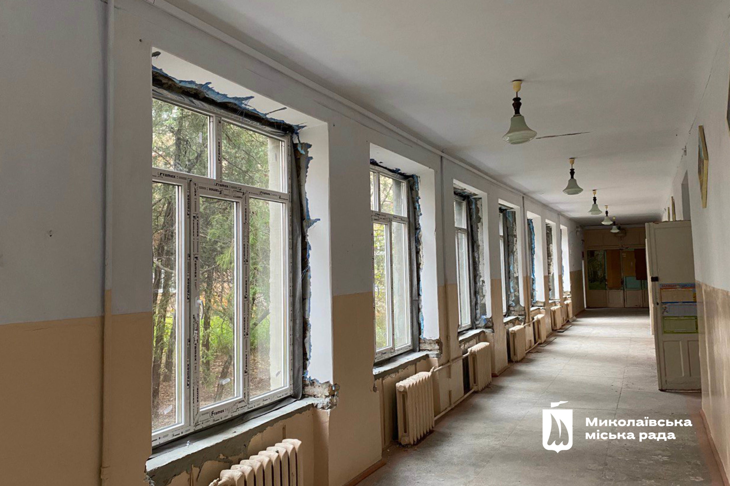 У Миколаєві відновлюють пошкоджені ворожими обстрілами 11 закладів освіти, а треба – 22 (ФОТО)