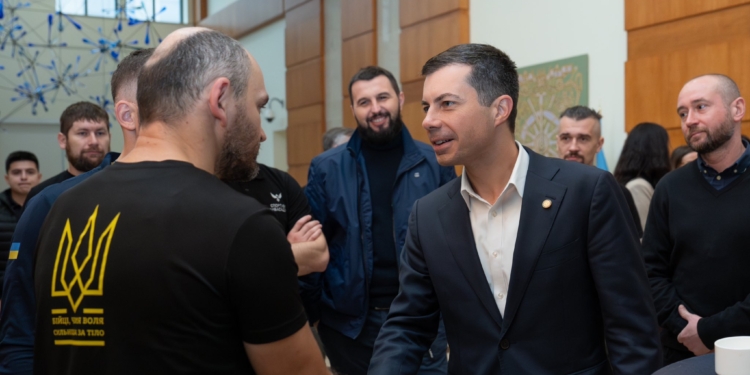 Міністр транспорту США призначив радника з інфраструктури в Україні