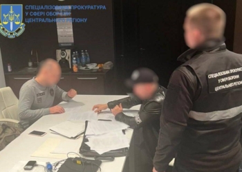 ДБР повідомило підозру офіцеру, який подарував гранати помічнику Залужного (ВІДЕО)