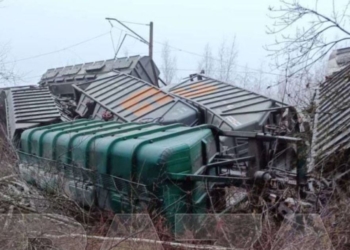 В РФ пустили під укіс вантажний потяг – 19 вагонів зійшли з рейок (ФОТО)