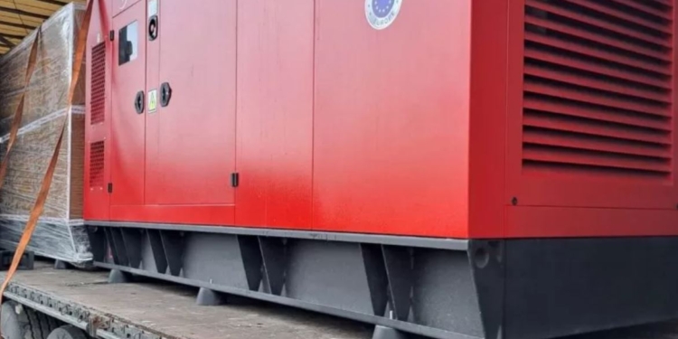 Литва передала Україні партію генераторів, польових ліжок і сухпаїв