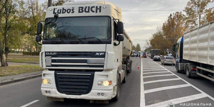 У Миколаєві фура насмерть збила пішохода (ФОТО)