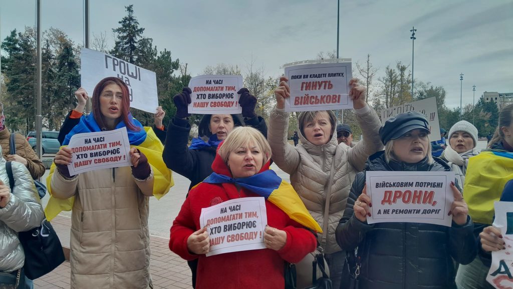 «Пі*діть русню, а не бюджет»: у Миколаєві пройшла чергова акція «Гроші на ЗСУ» (ФОТО, ВІДЕО) 4