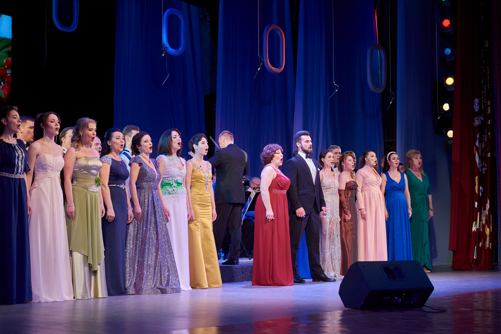 У Миколаєві український муздрамтеатр відзначив свій день народження і відкрив 97-й театральний сезон (ФОТО)