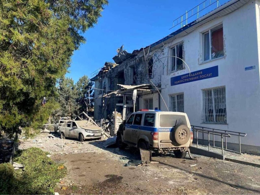 ЗСУ вдарили по поліцейській дільниці на лівобережжі Херсонщини - є загиблі і багато поранених (ФОТО) 4