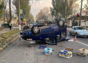У Миколаєві зіткнулись два автомобілі – травмувалися двоє людей (ФОТО)