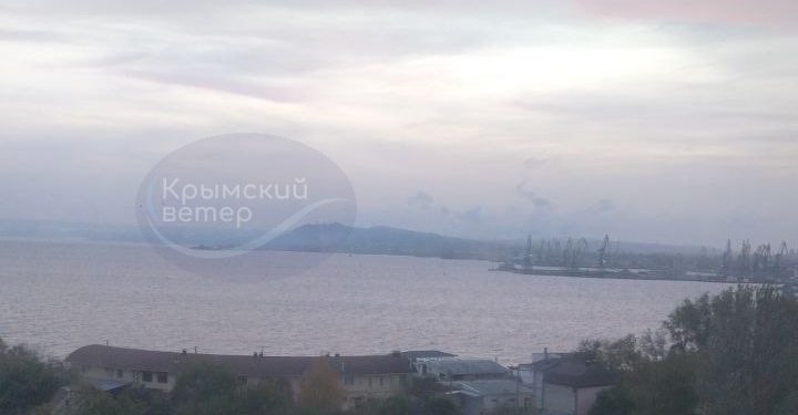 В Керчі влучання в суднобудівний завод “Залив” (ФОТО, ВІДЕО)