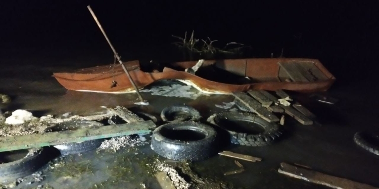 На Миколаївщині чоловік після сварки кинув вибухівку у човен з рибалками (ФОТО)