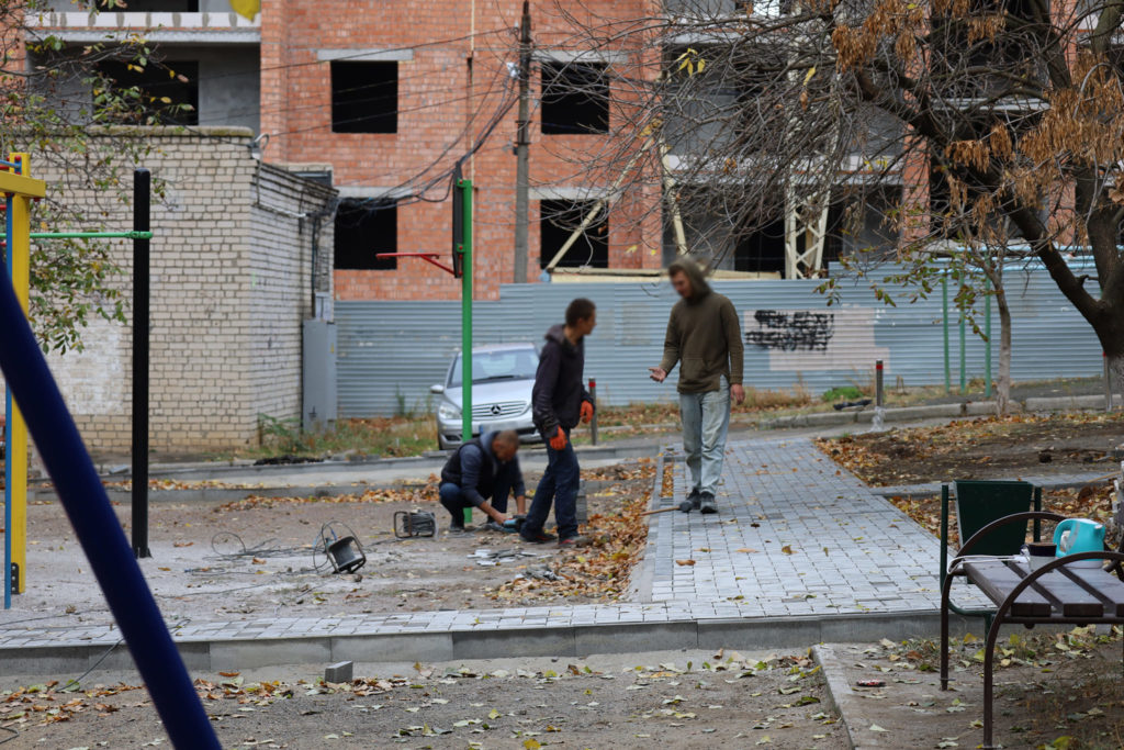 Свинство як є: у Миколаєві будівельники використовували очищену води з точки «Миколаївоблтеплоенерго» для цементного розчину (ФОТО) 6