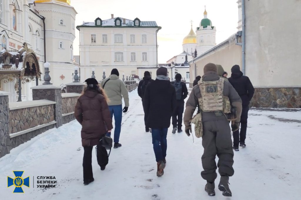 СБУ проводить обшуки у Почаївській лаврі УПЦ (МП) (ФОТО) 6