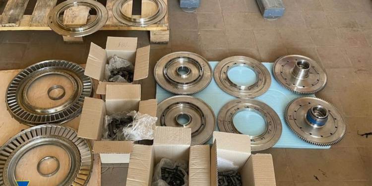 СБУ припинила вивезення з України комплектуючих до бойових літаків (ФОТО)