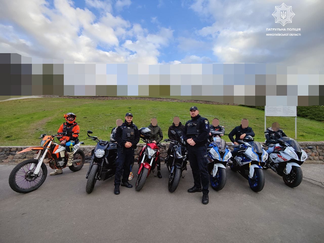 Щоб їм те саме у вуха. В Миколаєві патрульні зустрілися з байкерами (ФОТО)