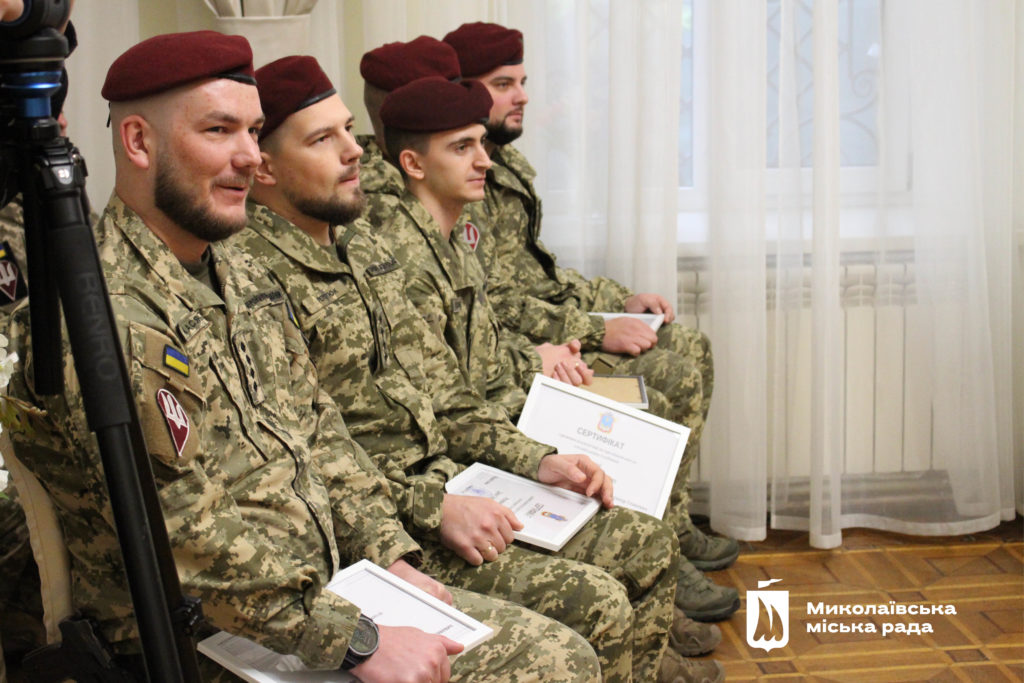 До Дня Десантно-штурмових військ миколаївським десантникам вручили 15 сертифікатів на придбання житла (ФОТО) 7