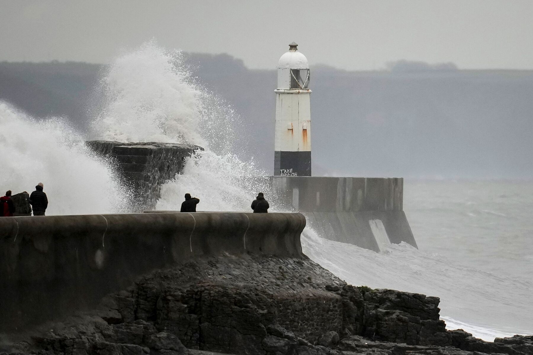 Шторм “Кіаран” атакує Європу, є загиблі, серед них – хлопчик з України (ФОТО, ВІДЕО)