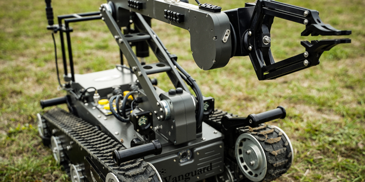 Маленький, але вправний: миколаївські рятувальники показали канадського робота, який допомагає в розмінуванні (ФОТО, ВІДЕО)