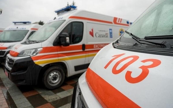 Центри «екстренки» в найбільш постраждалих від війни областях отримали 5 автівок швидкої допомоги – Миколаївщина в тому числі (ФОТО)