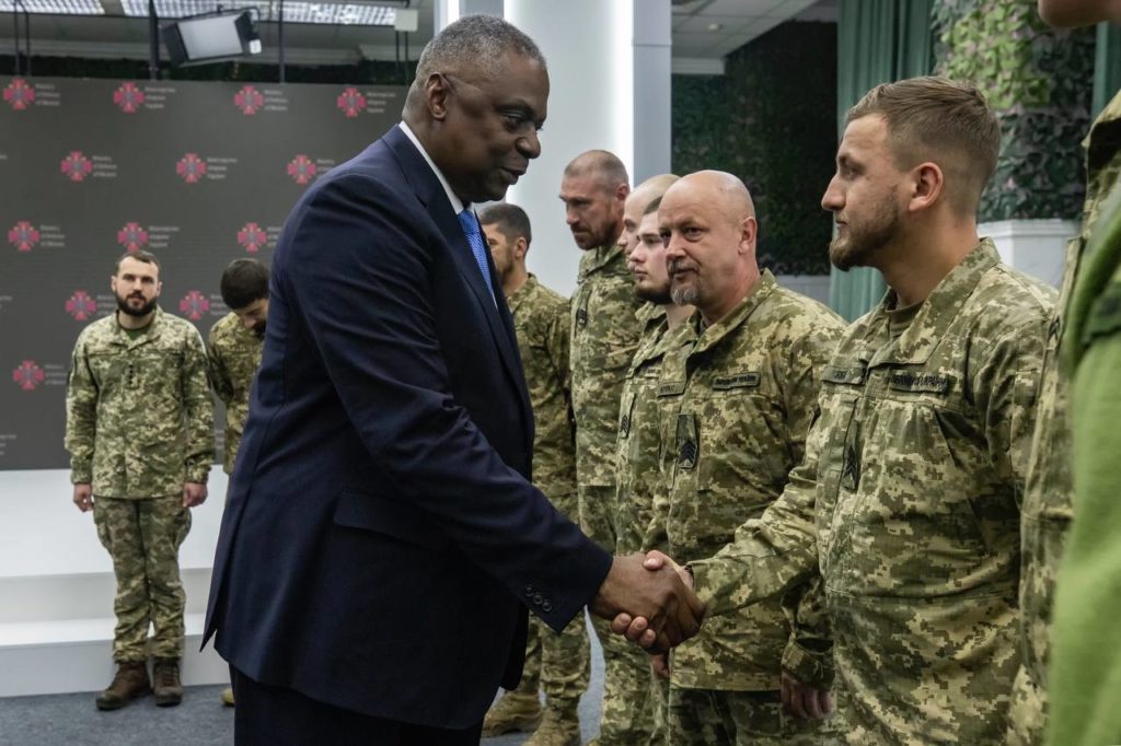 Про фронт, спільні плани і потреби: Залужний взяв участь у переговорах з Остіном і Каволі (ФОТО) 10