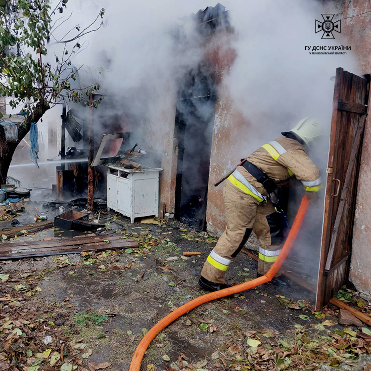 У Миколаєві на пожежі врятували 85-річного чоловіка – він зараз в лікарні (ФОТО) 10