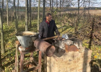 Українець навчився робити бензин із пластику – заправляється тільки так  (ФОТО, ВІДЕО)