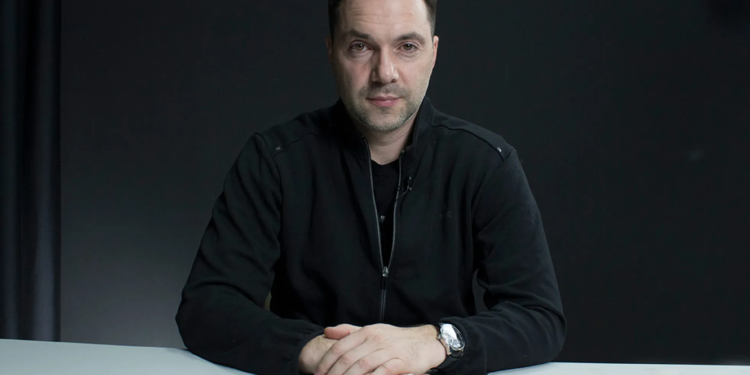 “Політик” в екзиллі. Арестович втік з країни? Що він каже про своє майбутнє