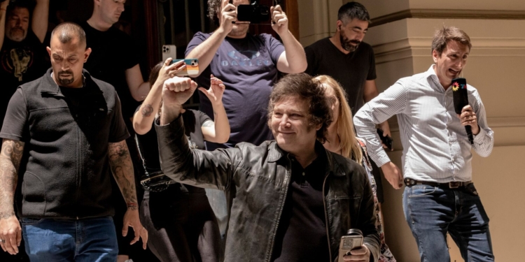 Президентом Аргентини став “популіст з бензопилою”. Трамп його вже привітав