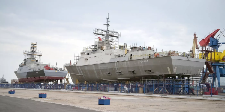 В Керчі влучання в суднобудівний завод “Залив” (ФОТО, ВІДЕО)