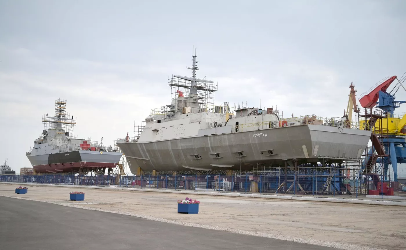 В Керчі влучання в суднобудівний завод “Залив” (ФОТО, ВІДЕО)