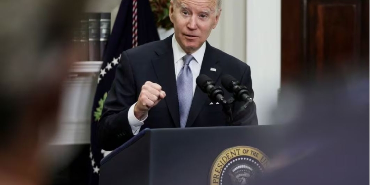 Зброя для України – робота для американців. Байден відзвітував про $27 млрд. інвестицій в економіку США