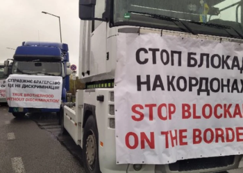 Українські перевізник в Польщі ваштували акцію протесту проти блокади кордону (ФОТО)