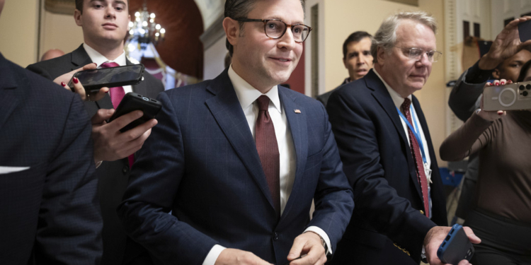 США штучно зволікають з появою винищувачів F-16 в українському небі, – генерал Романенко