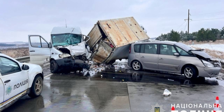 В потрійне ДТП на Миколаївщині потрапила маршрутка «Одеса-Черкаси» (ФОТО)