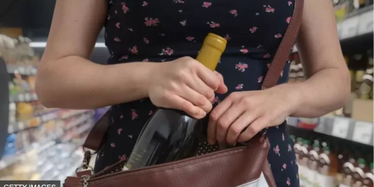 В Британії почалась епідемія дрібних магазинних крадіжок. Чого їм не вистачає