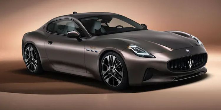 Lamborghini, Ferrari, Porsche, Maserati. В РФ попри санкції завозять елітні авто