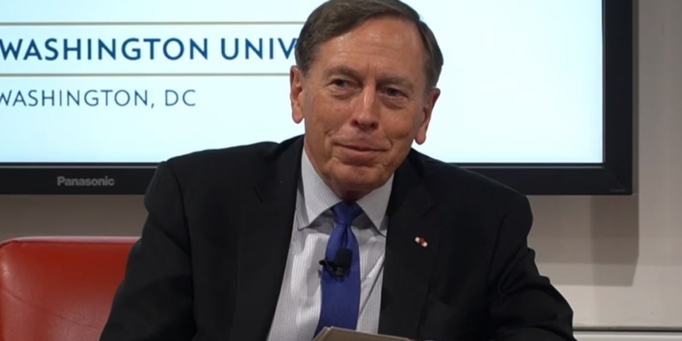 Ексдиректор ЦРУ Петреус: Україна, ймовірно, отримає F-16 цієї зими, але їй треба продовжити креативити