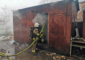 В Миколаєві горів вагончик, на Миколаївщині в палаючій прибудові знайшли тіло жінки
