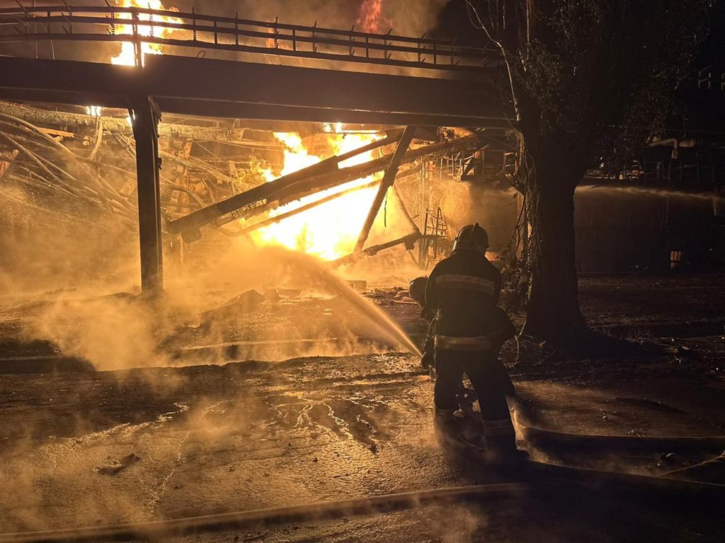 Нічна атака на Полтавщину - влучили в Кременчуцький НПЗ (ФОТО) 2