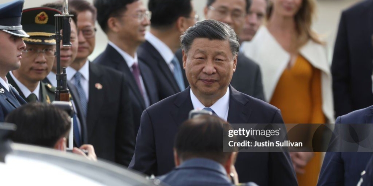 Сі Цзіньпін прибув в США. Як його зустрічали (ФОТО)