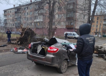 Помста природи. В Сибіру ураган вбивав людей, зносив дахи і куполи (ВІДЕО)